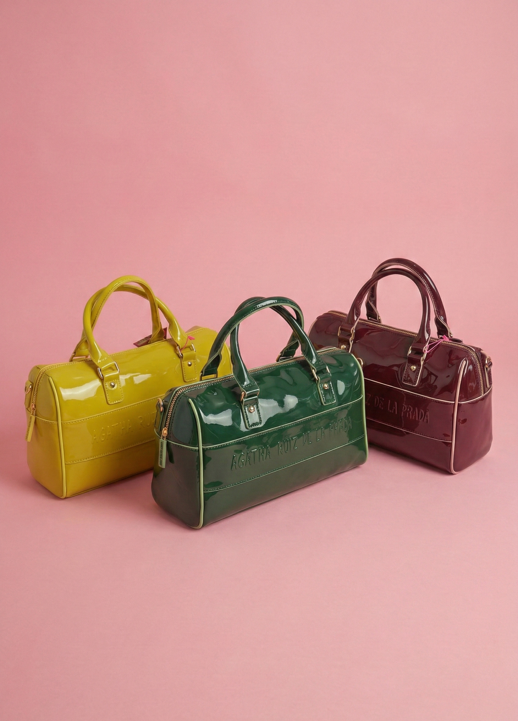Bolso bowling de la colección de invierno disponible en tres colores Complemento de moda con diseño exclusivo Agatha Ruiz de la Prada