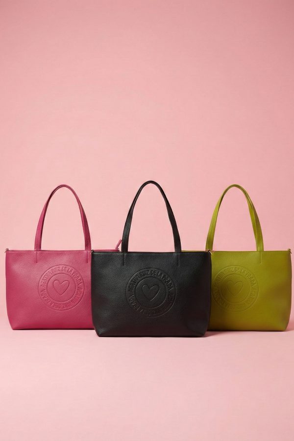 Bolso Agatha Ruiz de la Prada disponible en tres colores.
