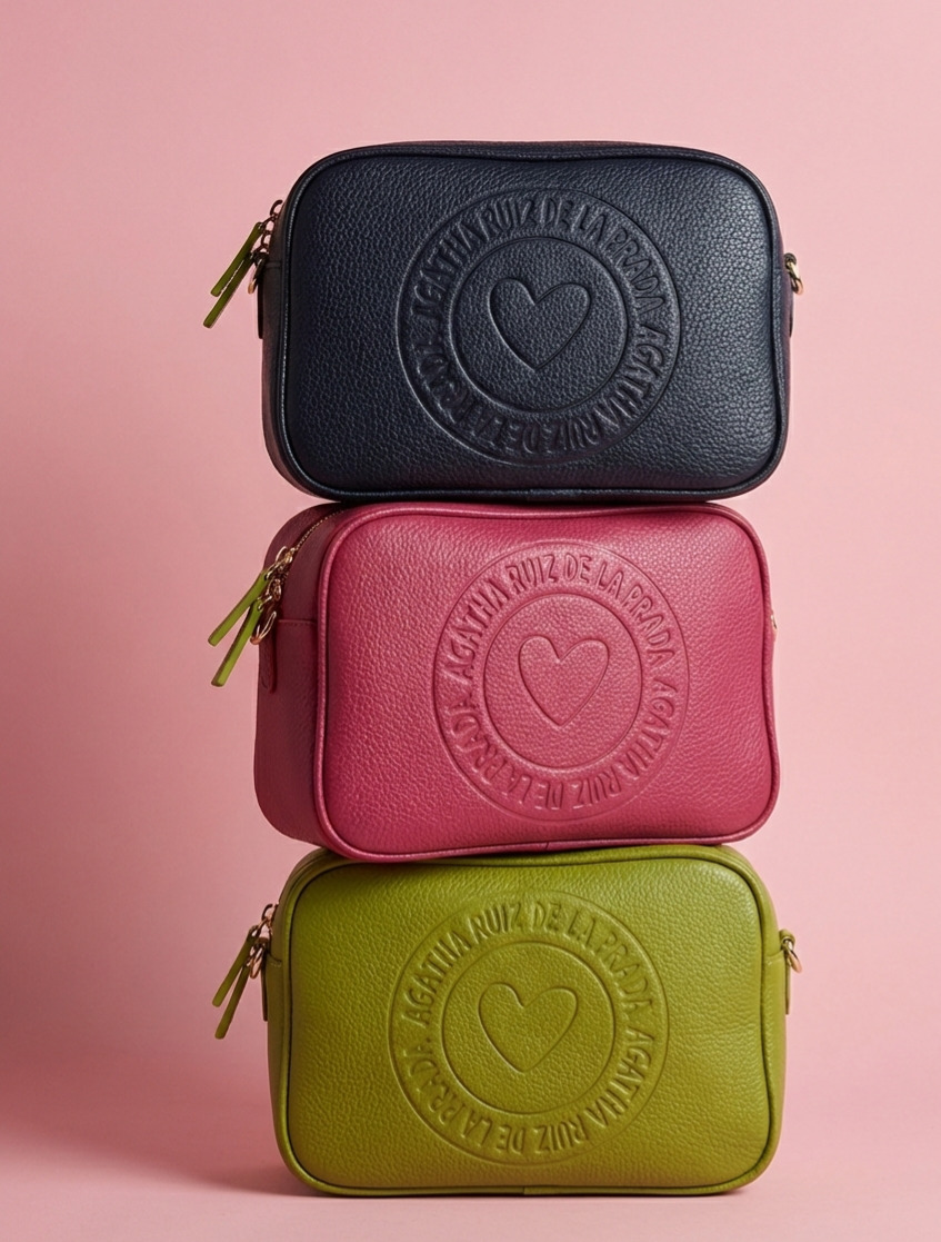 Bandolera de la colección Invierno con diseño exclusivo. Bolso cruzado Agatha Ruiz de la Prada disponible en tres colores.