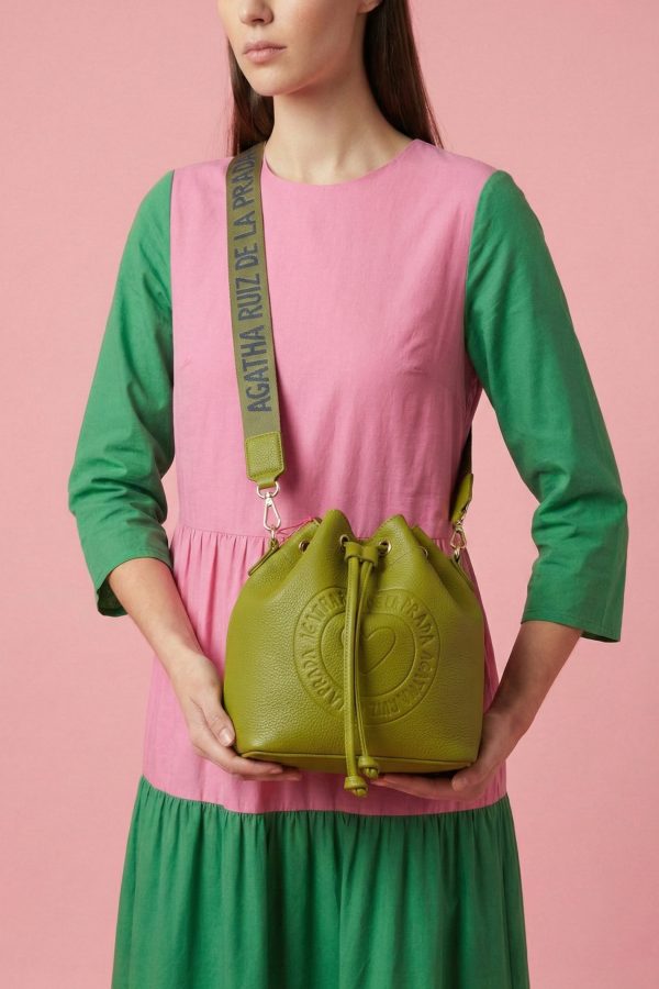 Bolso bombonera Agatha Ruiz de la Prada de piel sintética lisa. verde
