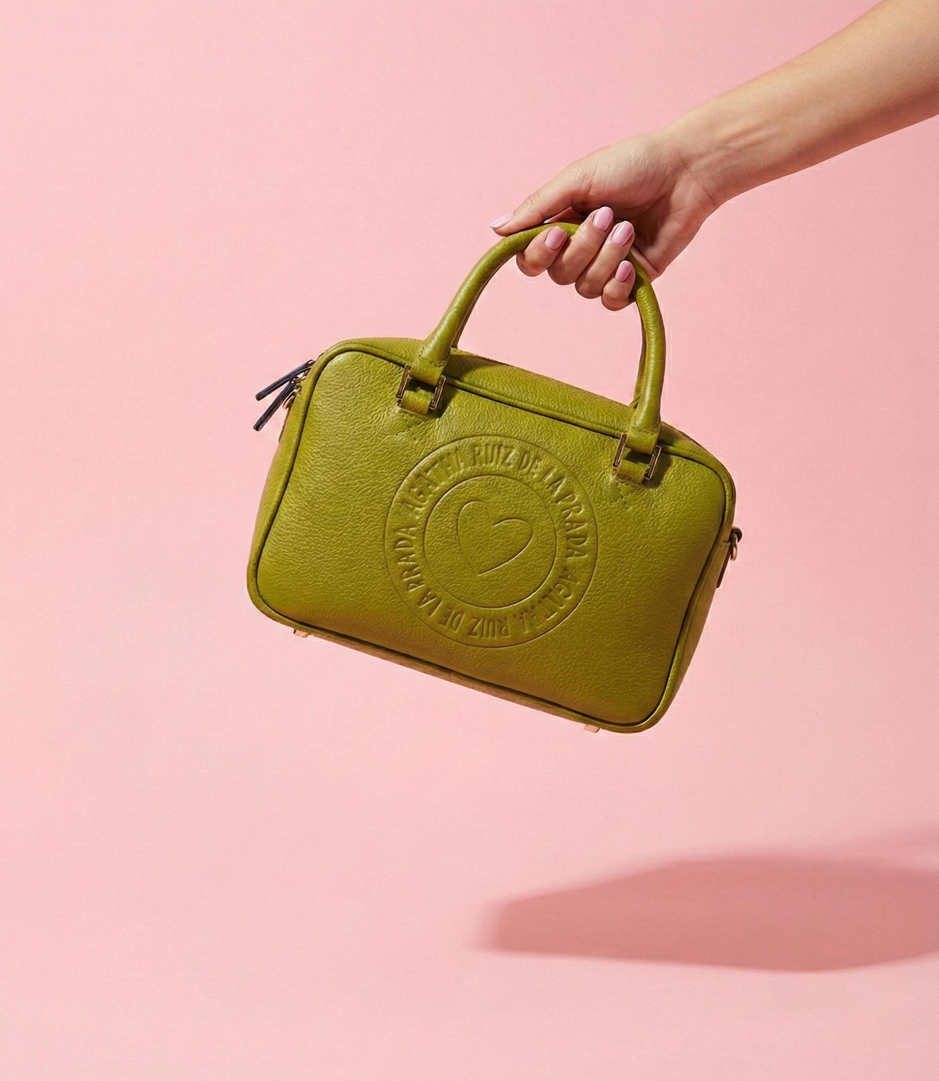 Mini bolso verde oliva con correa de algodón personalizada. Mini bolso tipo maletín para llevar de mano o cruzado.