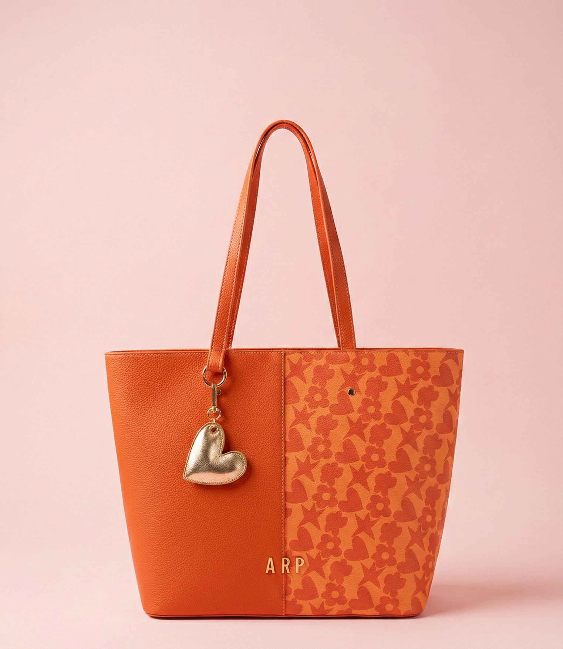 Shopper de piel sintética con diseño liso y estampado. Bolso shopper Agatha Ruiz de la Prada de formato vertical.