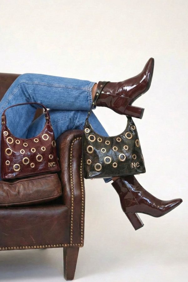 Bolso de charol formato góndola para mujer