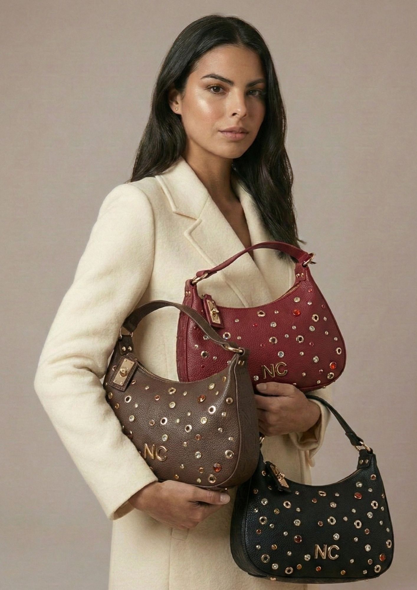 Bolso góndola pequeño con pedrería frontal en tres colores Bolso góndola pequeño con pedrería frontal