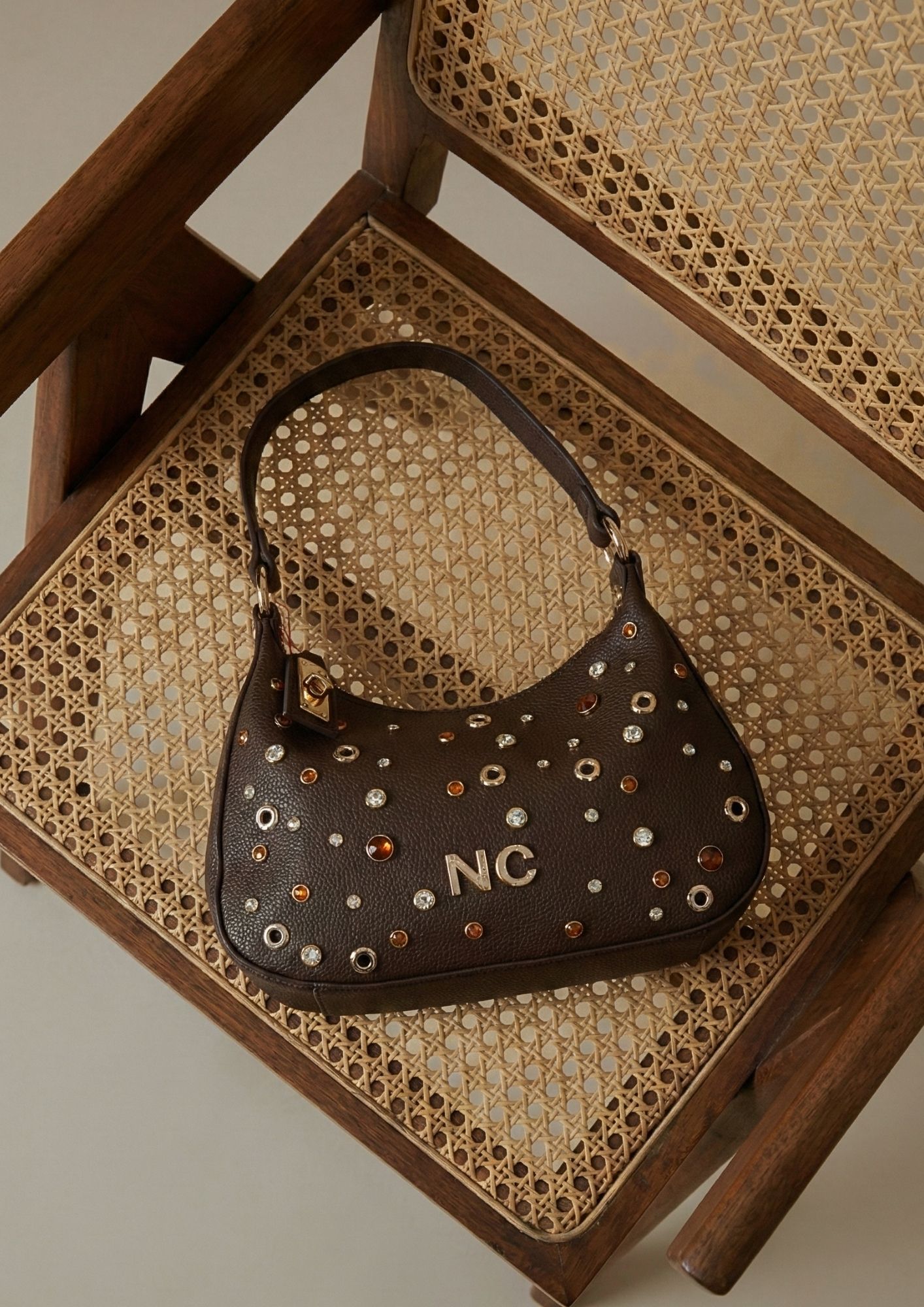 Bolso pequeño elegante con cierre antirrobo marron chocolate Bolso pequeño elegante con cierre antirrobo