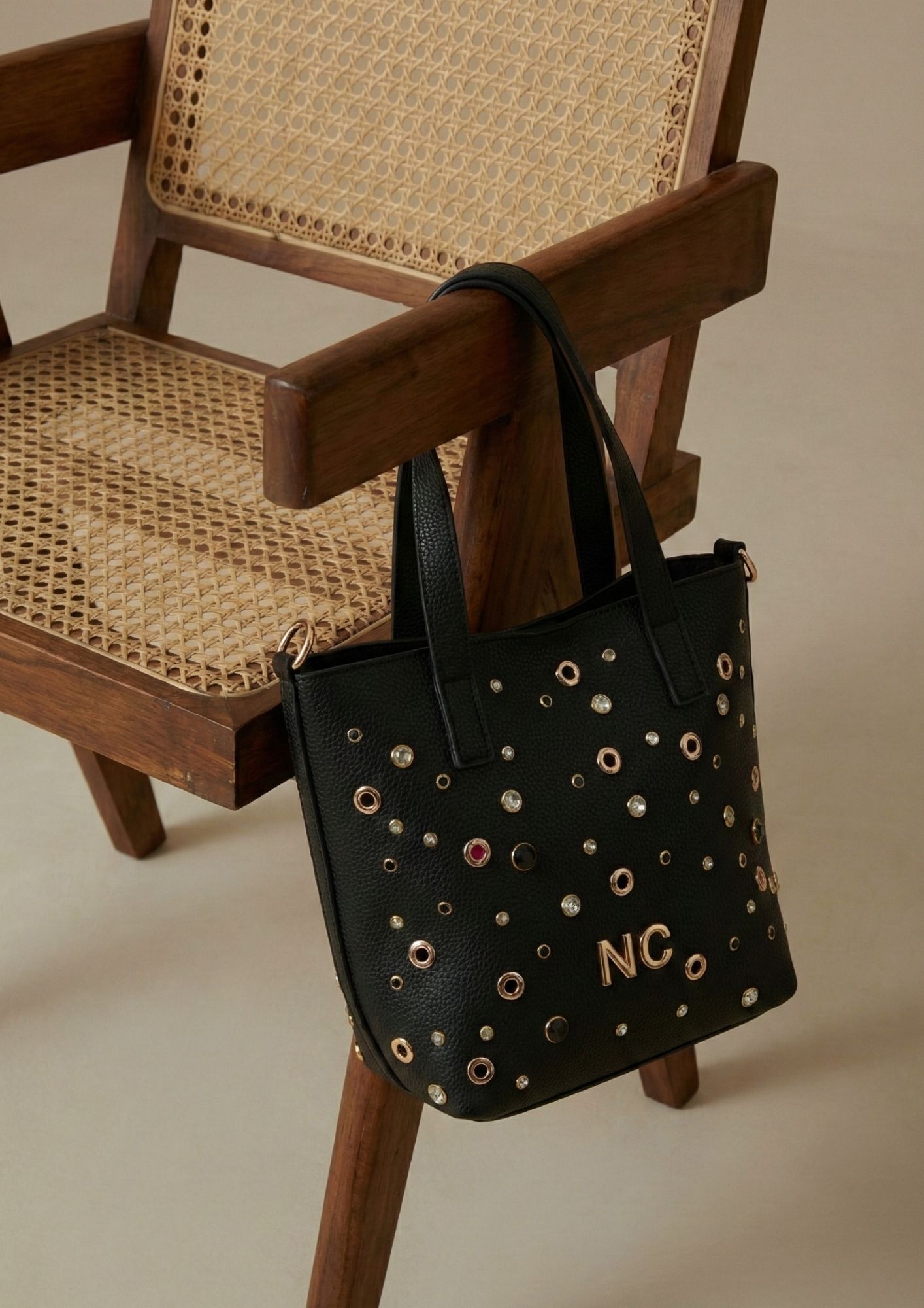 Bolso mini tote negro con cristales y strass Bolso mini tote negro con cristales y strass