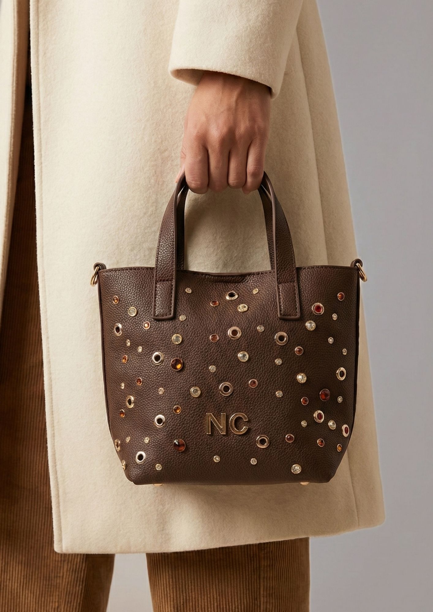Bolso formato mini tote pedreria Mini tote de mujer con pedrería frontal chocolate