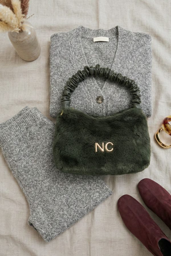Bolso suave tipo pelito con asa plisada verde