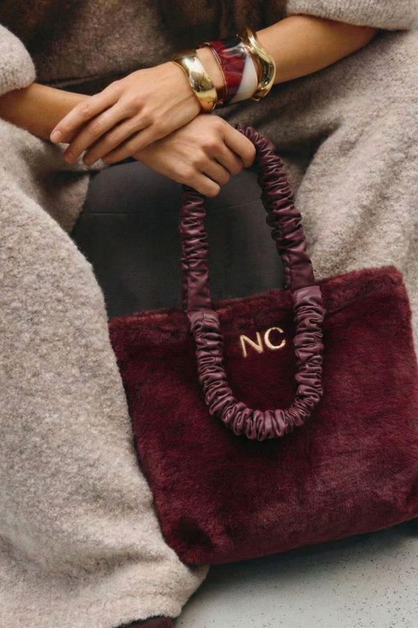 Bolso mediano con asas plisadas granate