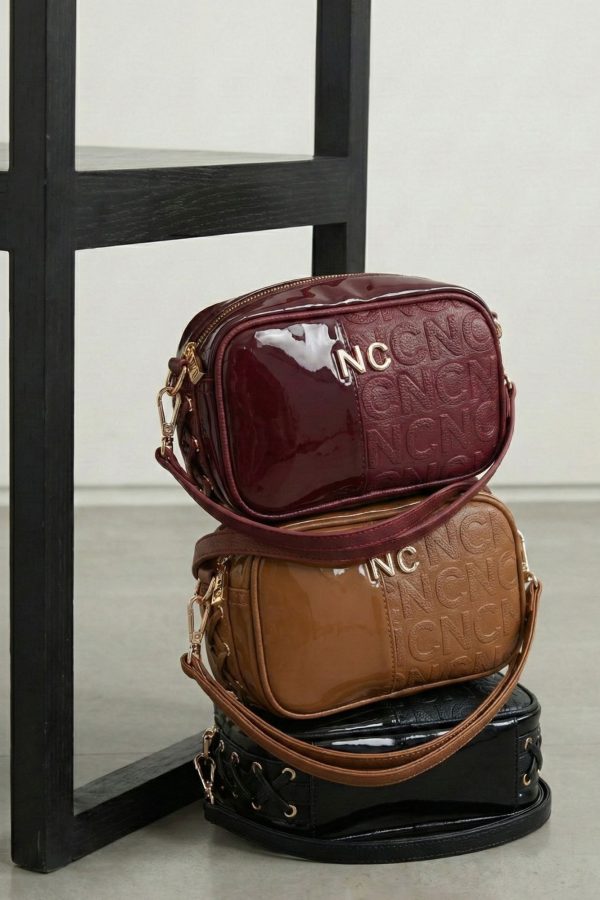 Diseño bimaterial con textura y brillo