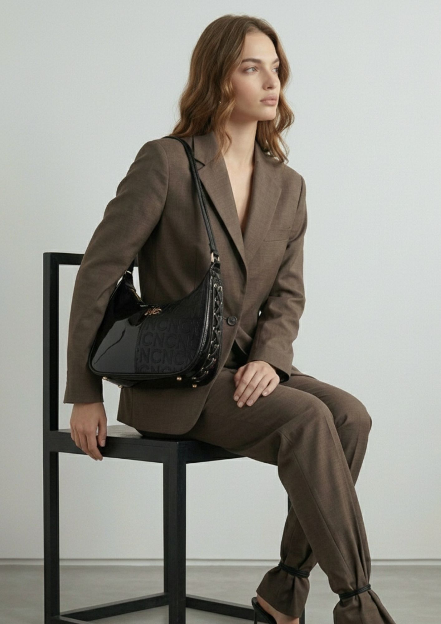 Bolso sofisticado y moderno NOCO negro Góndola amplia elegante mujer con modelo
