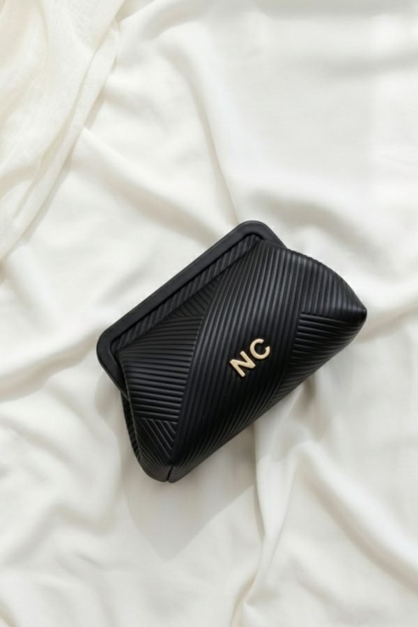 Bolso de mano elegante con correa