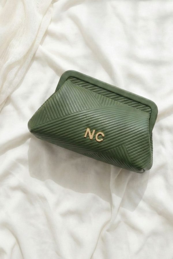 Bolso de mano elegante con correa verde