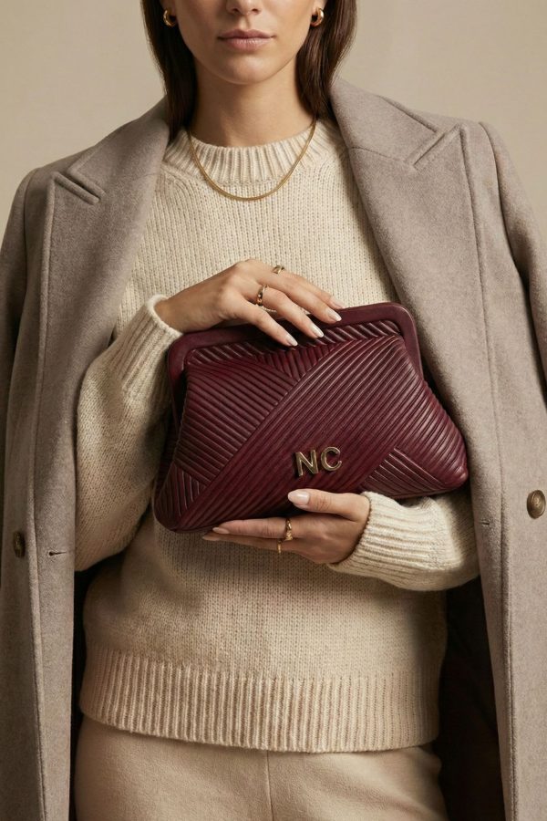 Bolso de mano elegante con correa