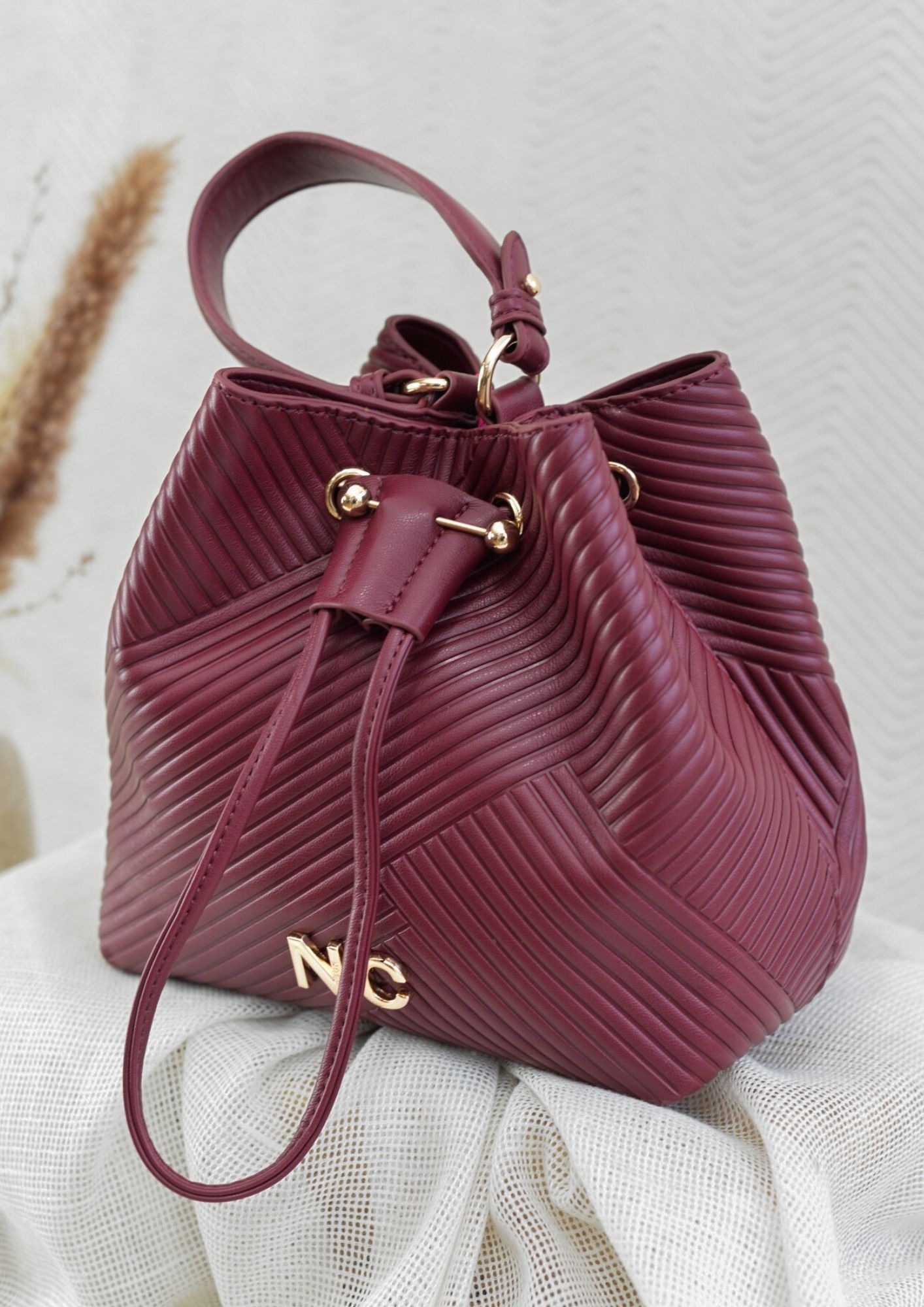 Bombonera elegante efecto plisado NOCO Bolso bombonera grabado para mujer granate