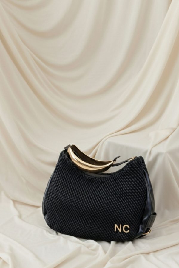 Bolso elegante con asa metálica dorada negro