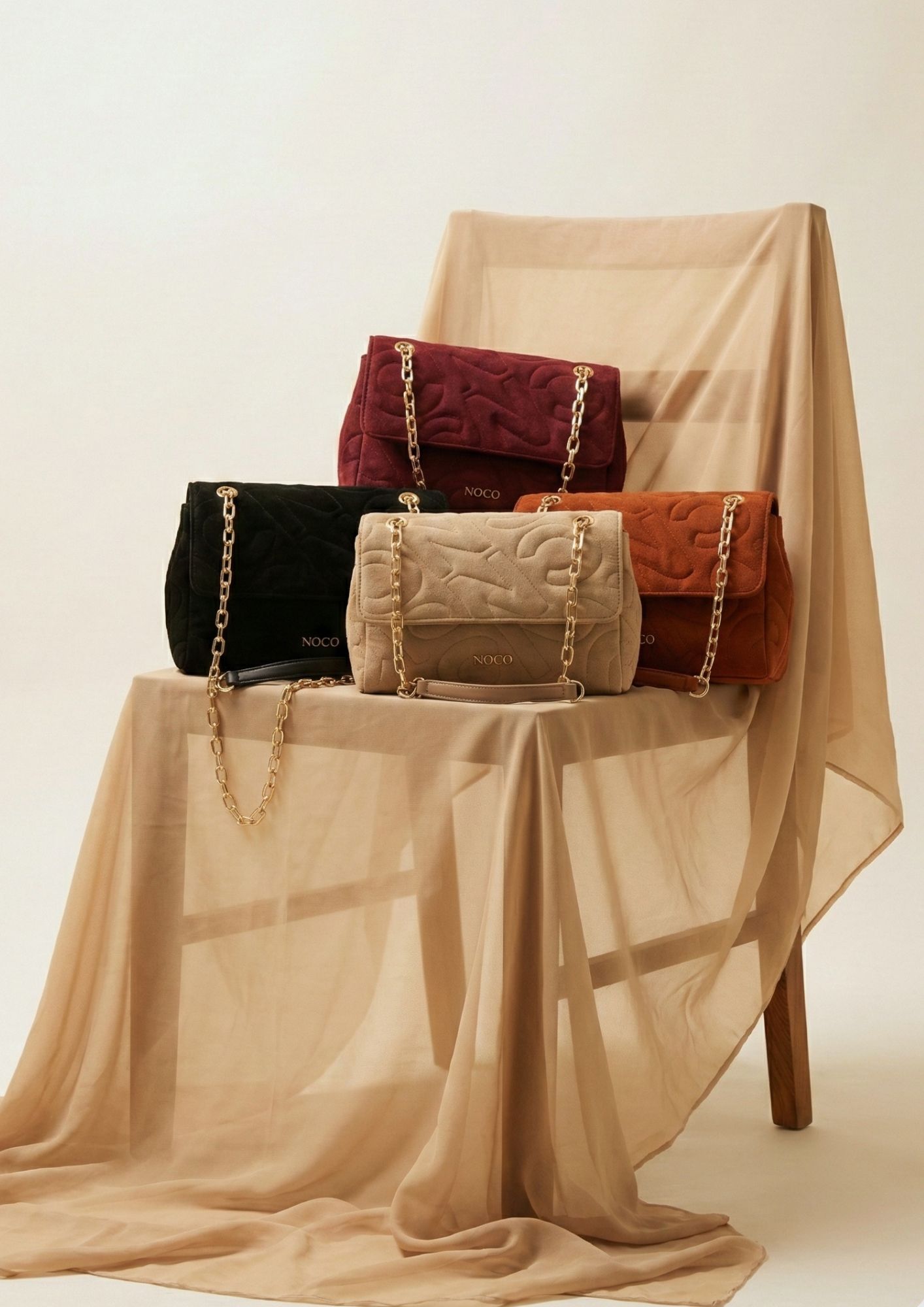 Bolso elegante y funcional para diario Vista frontal bandolera con solapa