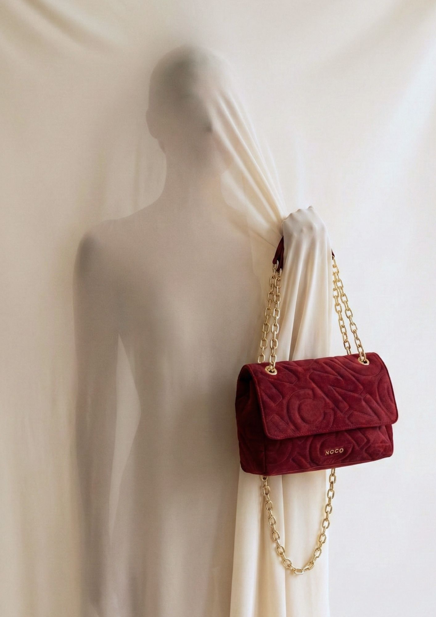 Bandolera tapa antelina granate Bandolera elegante NC bordada