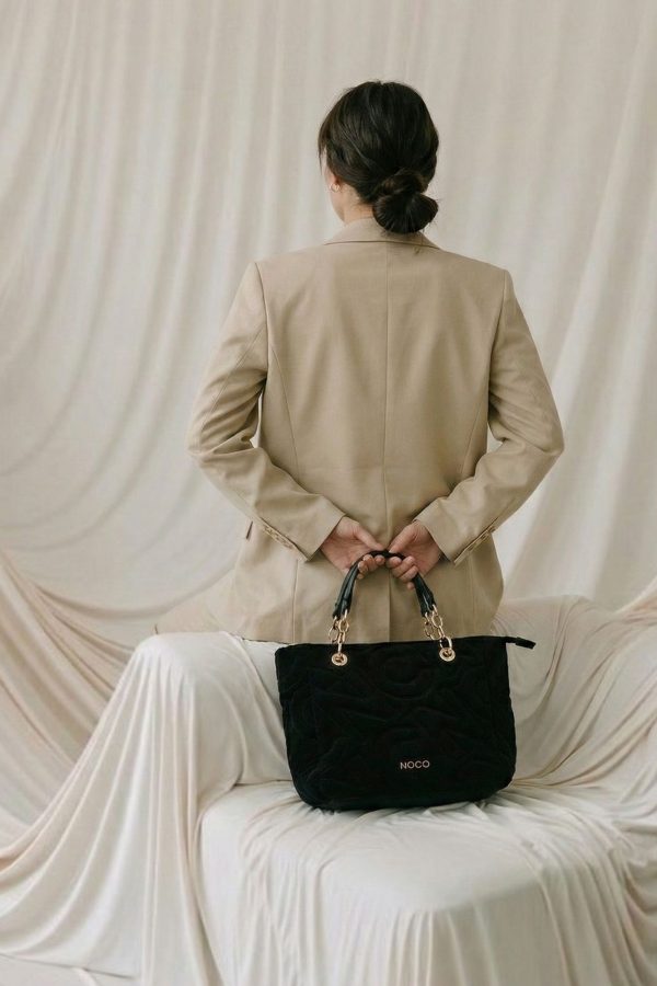 Bolso elegante con correa bandolera negro