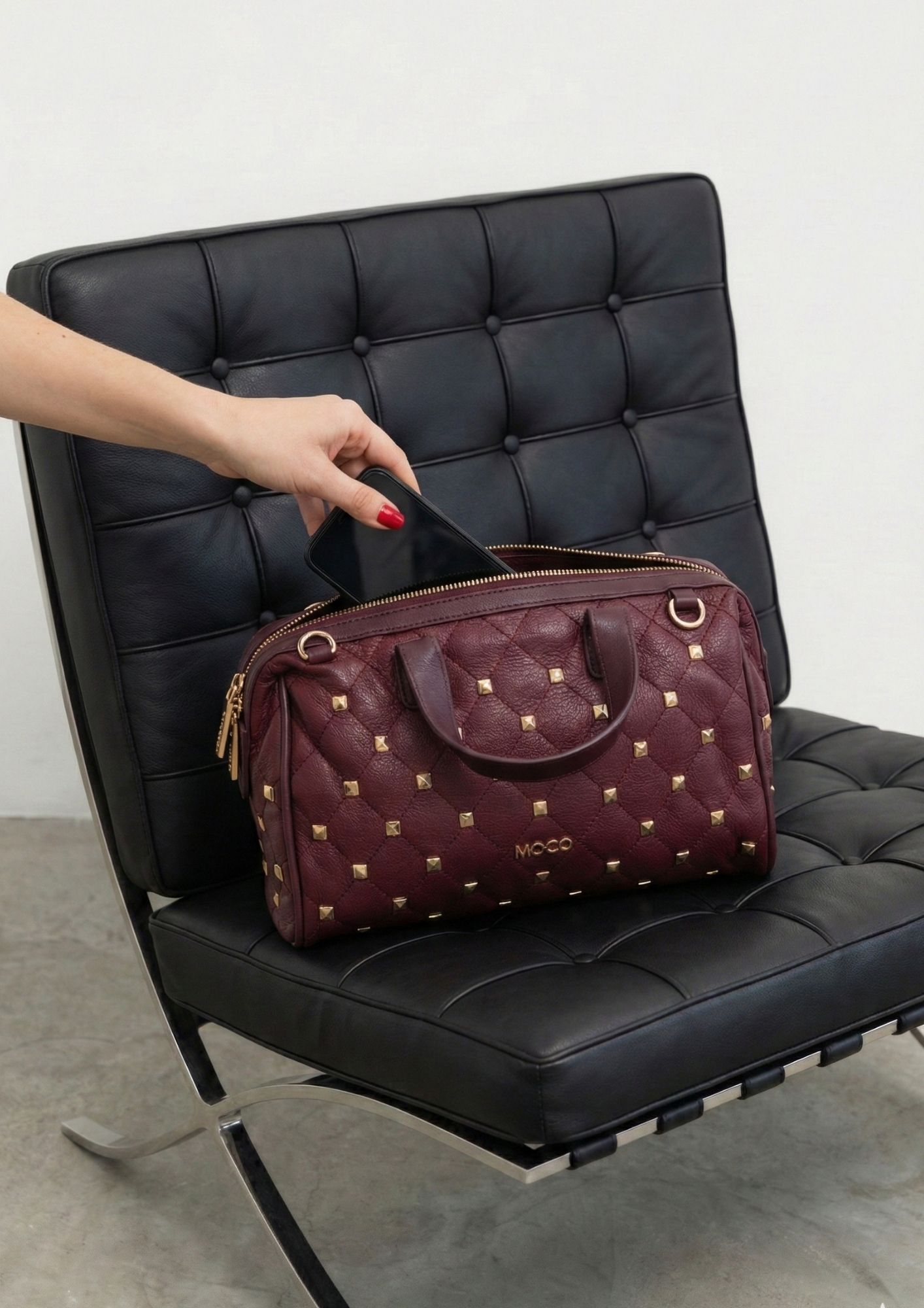 Vista frontal bolso bowling elegante granate Bolso mediano elegante mujer NOCO granate
