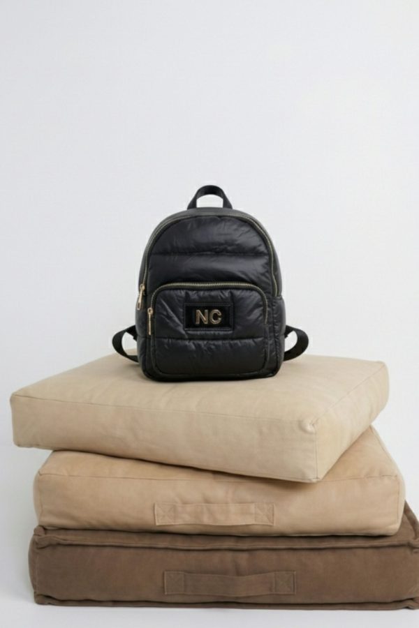 Detalles charol negro mochila NOCO