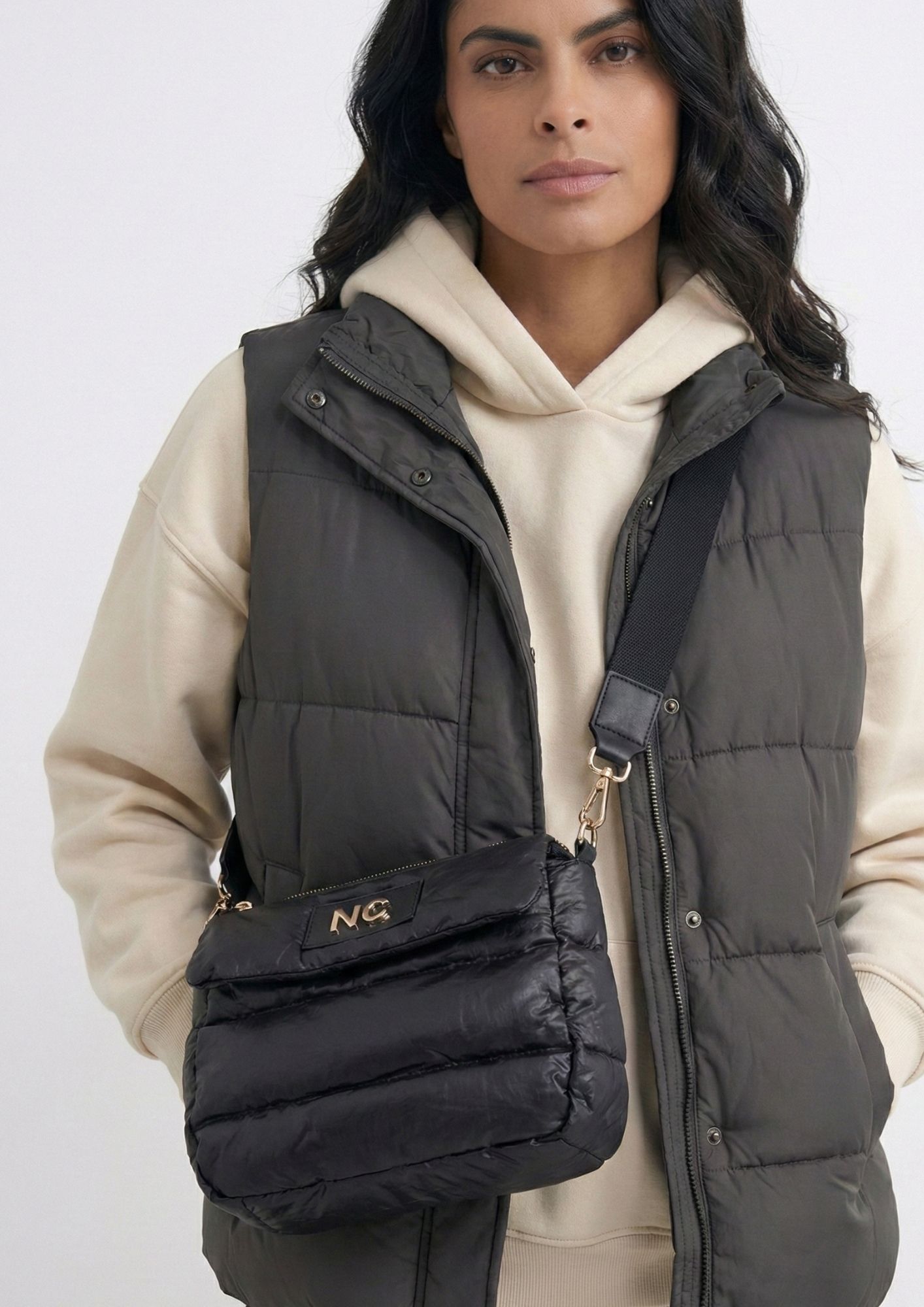 Detalles charol negro bolso acolchado Bolso técnico acolchado mujer negro