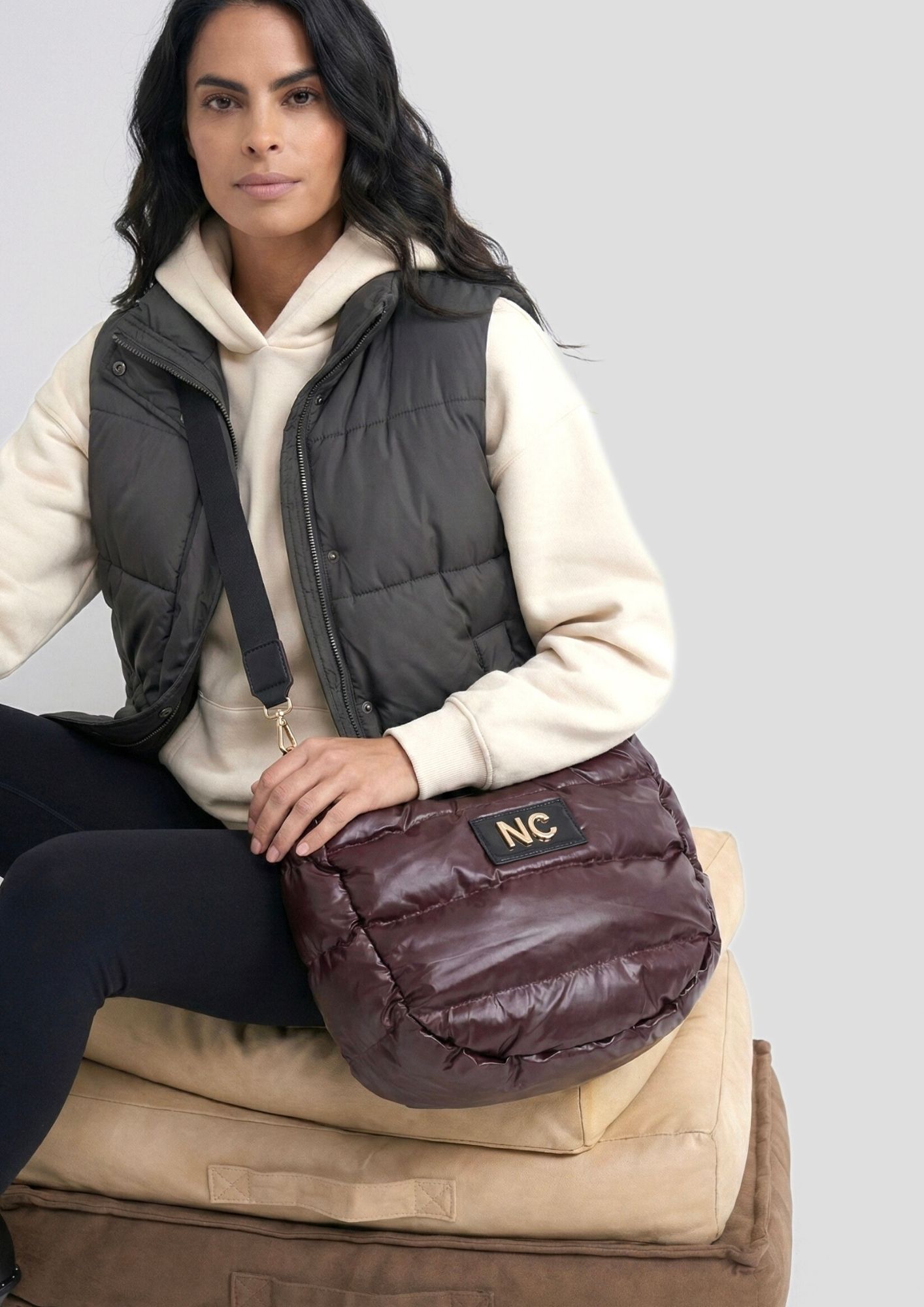 Bolso técnico ovalado ultraligero granate Bandolera ligera acolchada mujer granate