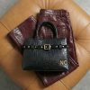 Bolso pequeño con detalle cinturón NOCO