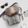 Bandolera sofisticada mujer serpiente