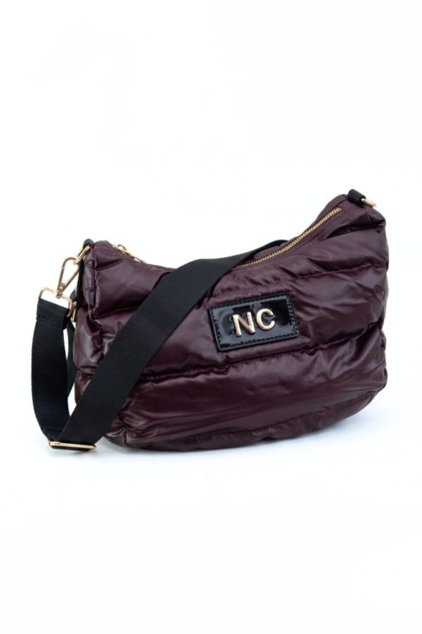 Bolso cómodo y funcional para diario granate
