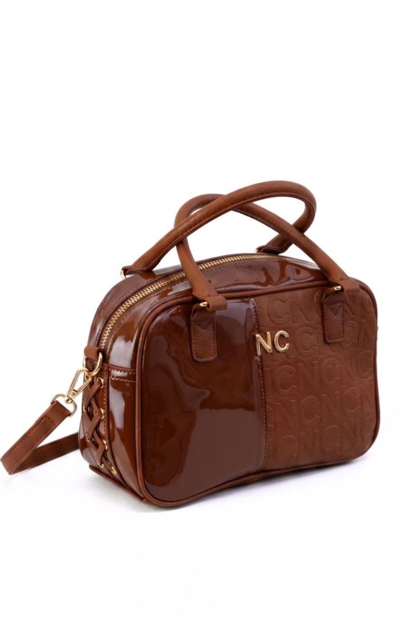 Bolso mediano con correa bandolera