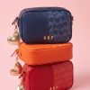 Bolso de mujer con costura central y estampado de iconos Agatha Ruiz de la Prada.