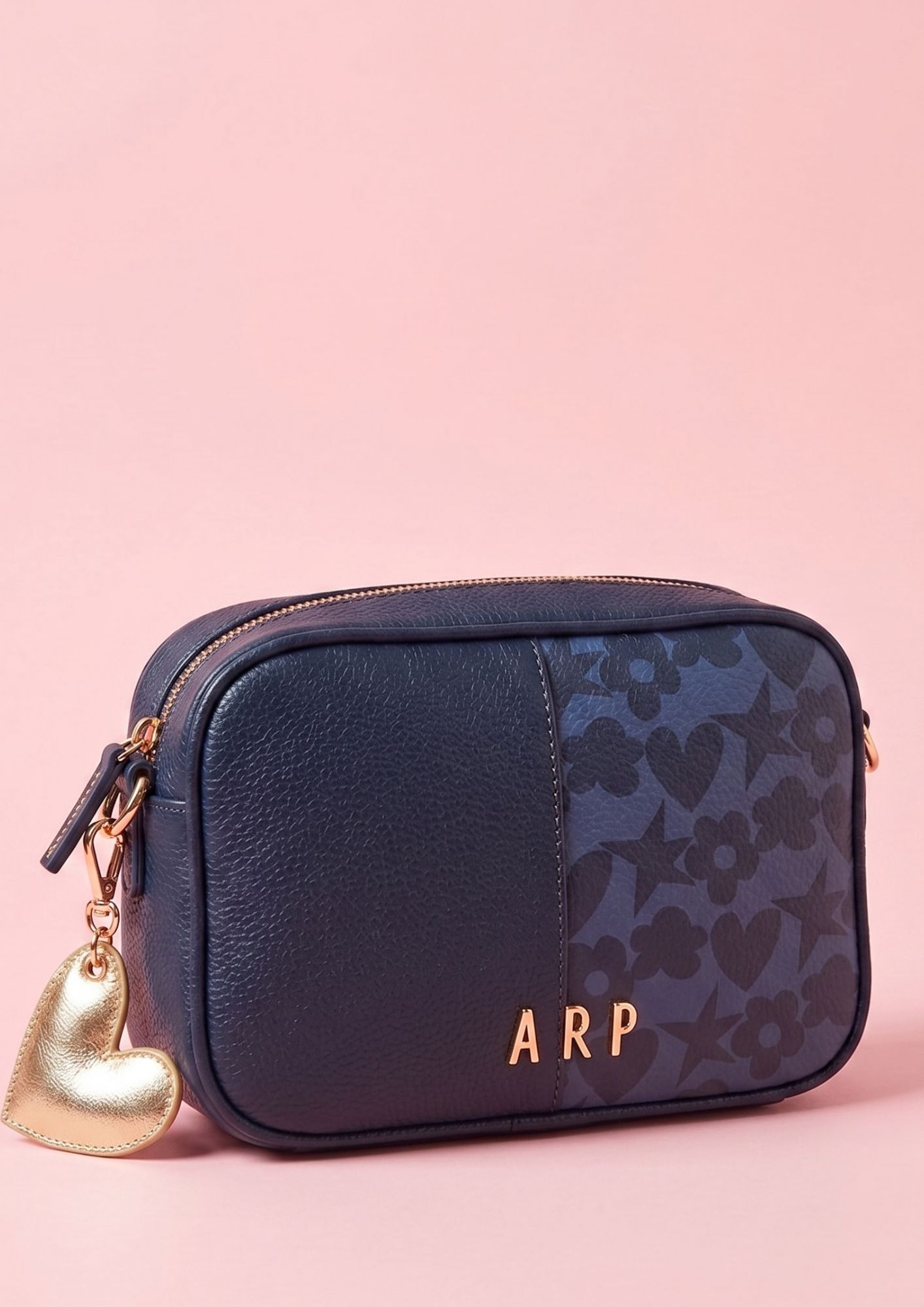 Bandolera Agatha Ruiz de la Prada con diseño bicolor. Bolso cruzado de piel sintética con diseño moderno y elegante.