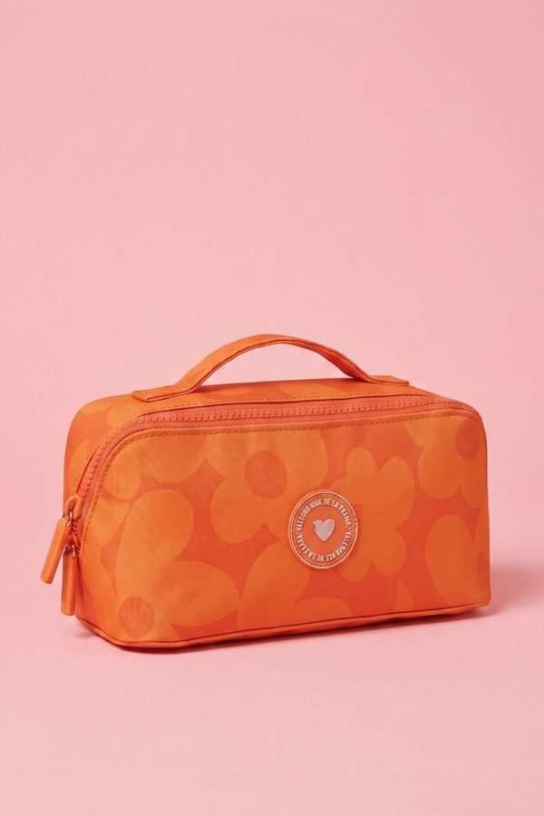 Accesorio de viaje Agatha Ruiz de la Prada con estampado de iconos.