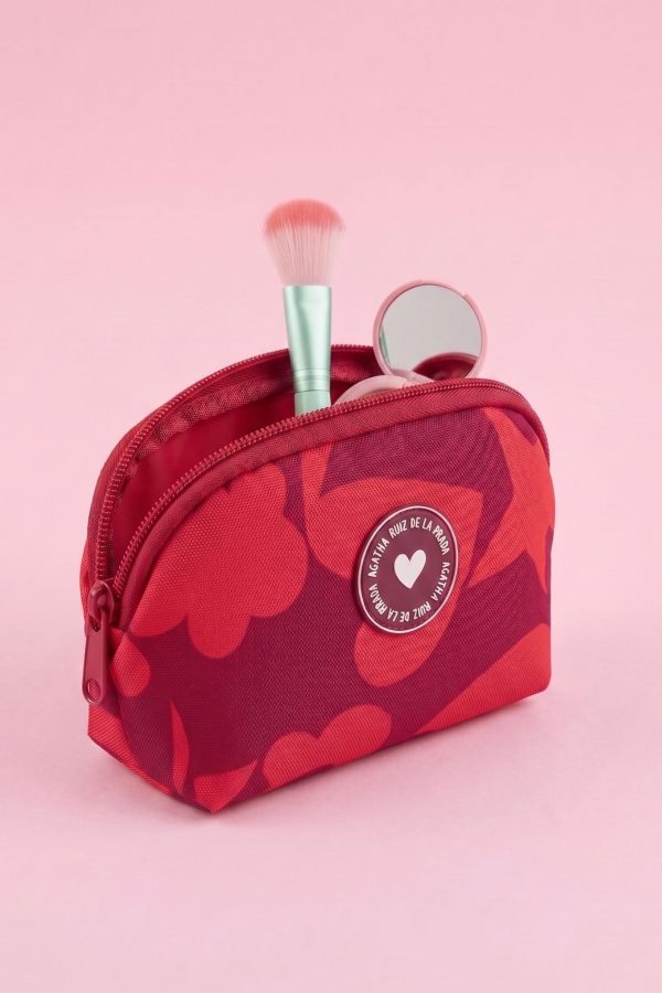 Neceser compacto con estampado de corazones, flores y estrellas.