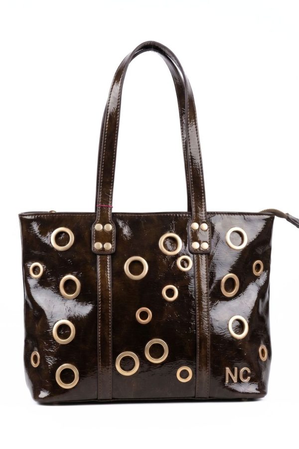 Shopper de charol arrugado color chocolate con ojales dorados