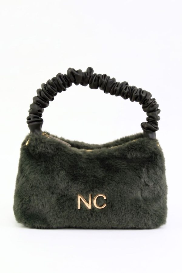 Bolso moderno con acabado de pelo verde