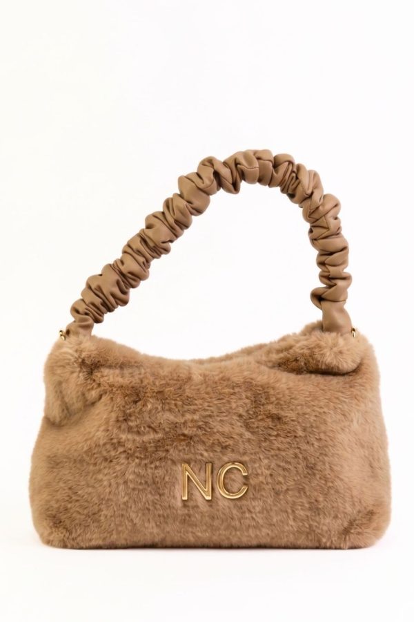 Bolso suave tipo pelito con asa plisada beige