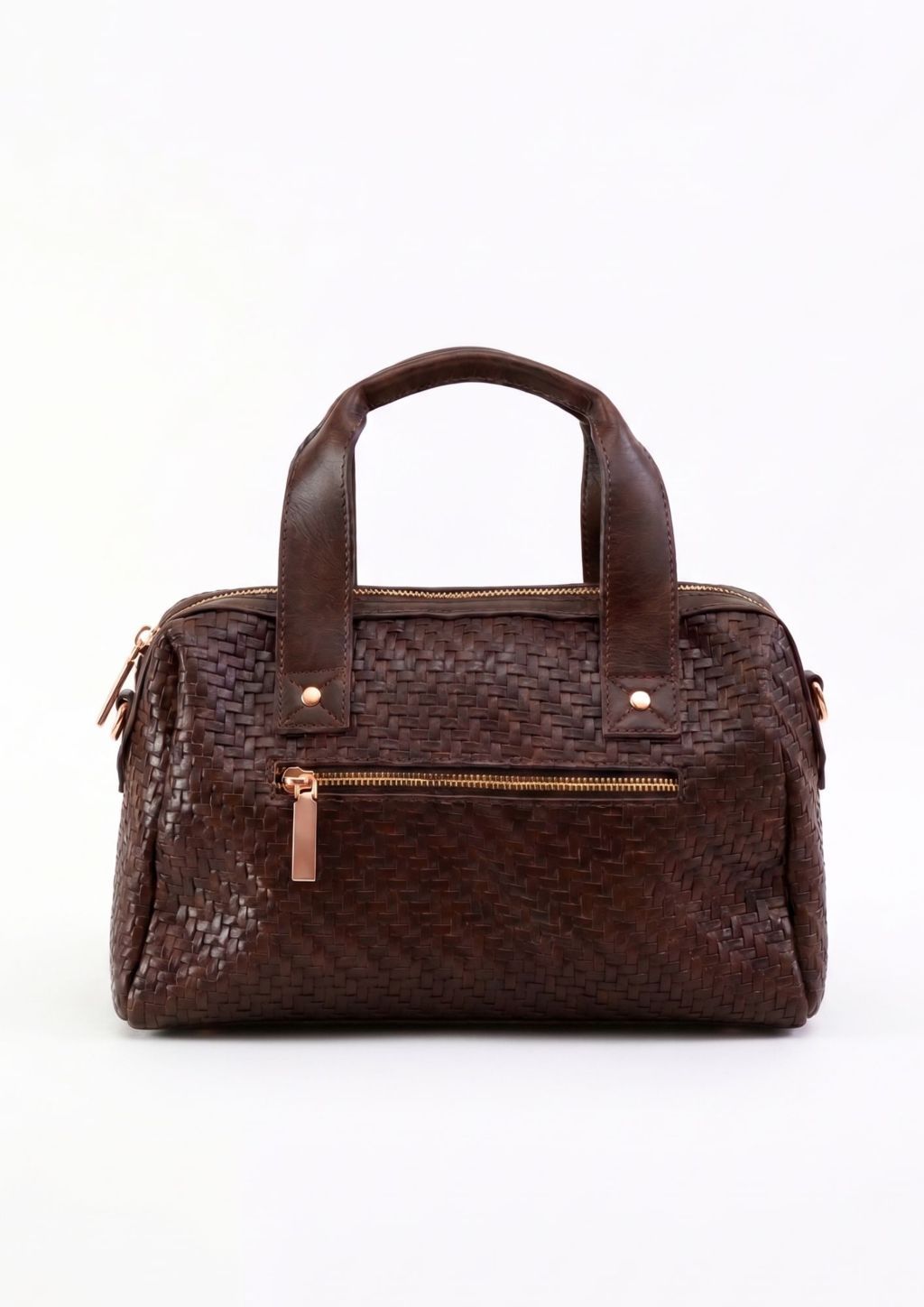 Detalle textura trenzada bolso mujer Bolso mediano efecto trenzado NOCO