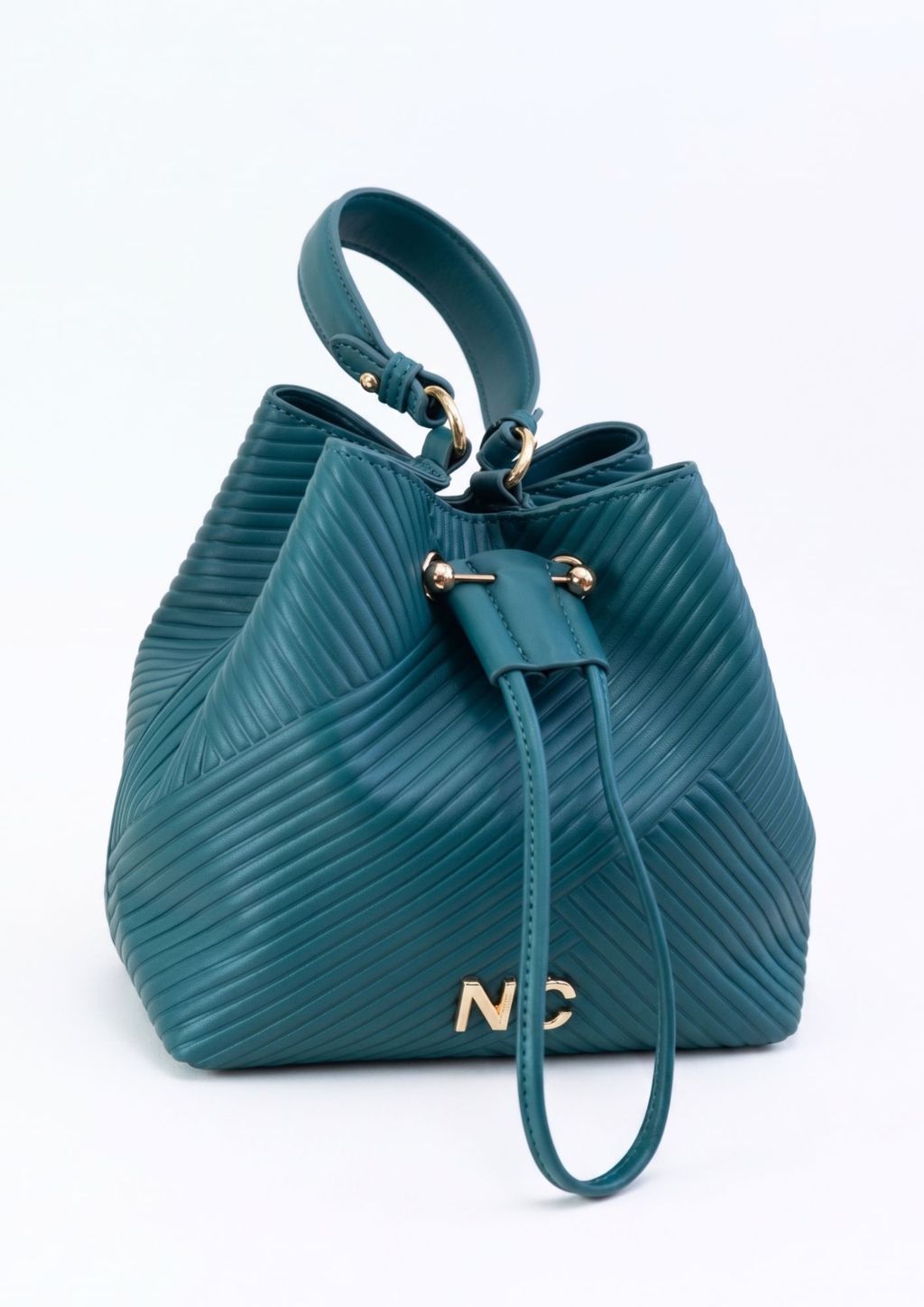 Bolso sofisticado con logo NC dorado Bombonera elegante efecto plisado NOCO azul