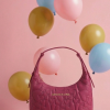 Bolso de hombro fucsia con iconos de corazones Agatha Ruiz de la Prada.