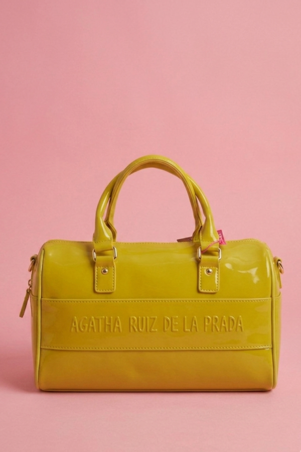 Bolso de charol mostaza con cierre superior de cremallera
