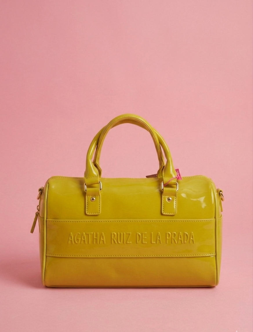 Bolso bowling de charol Agatha Ruiz de la Prada Bolso de charol mostaza con cierre superior de cremallera