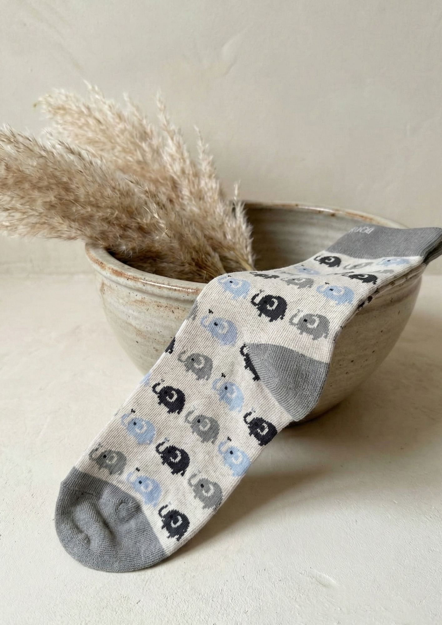 Calcetines dulces y cómodos con estampado elefantitos NOCO Calcetines a juego con pashmina elefantitos NC gris
