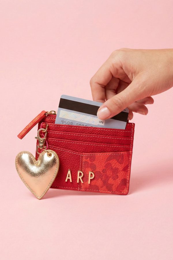 Tarjetero con costura central y estampado de iconos Agatha Ruiz de la Prada.