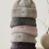 Gorro jaspeado Noco confeccionado en tejido elástico suave.