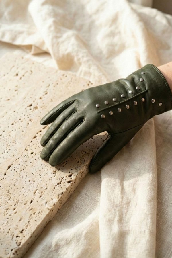 Guantes con tachuelas doble línea
