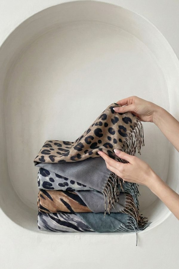 Bufanda tipo pashmina reversible con estampado de cebra