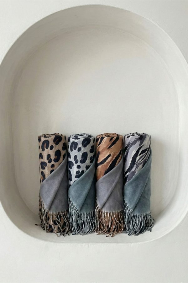 Pashmina reversible mujer con estampado animal print y cara lisa