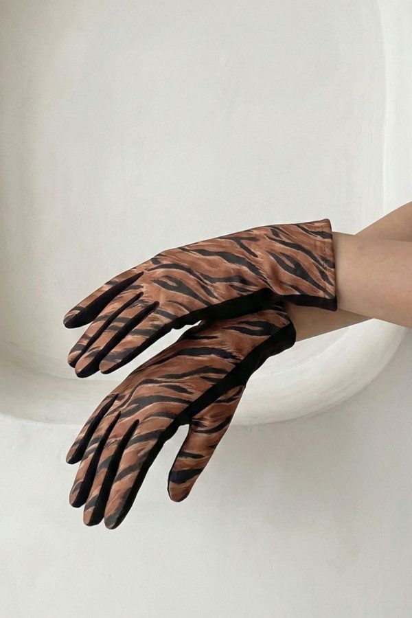 Guantes de invierno con estampado animal print y acabado elegante